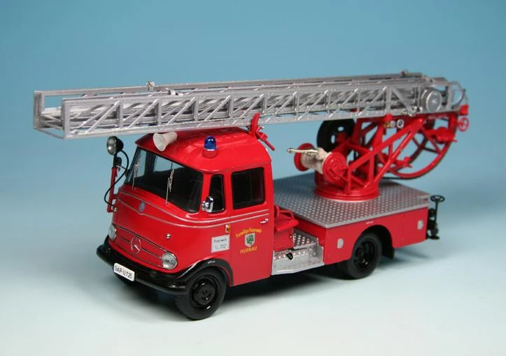 Schuco Mercedes Benz L 319 D Mit Metz Drehleiter DL18 "Freiwillige Feuerwehr Murnau" 1 Schuco Mercedes Benz L 319 D Mit Metz Drehleiter DL18 "Freiwillige Feuerwehr Murnau"