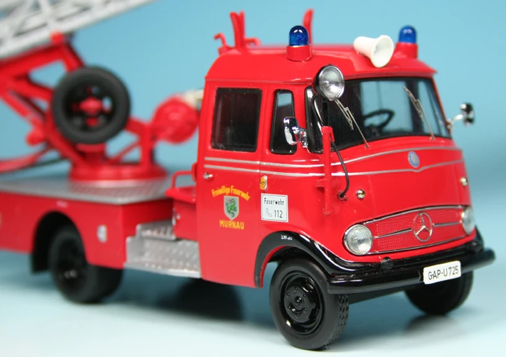 Schuco Mercedes Benz L 319 D Mit Metz Drehleiter DL18 "Freiwillige Feuerwehr Murnau" 6 Schuco Mercedes Benz L 319 D Mit Metz Drehleiter DL18 "Freiwillige Feuerwehr Murnau" – Bild 6