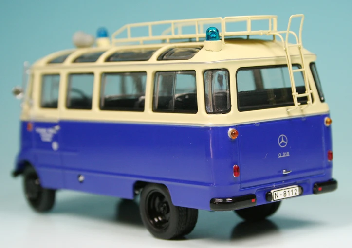 Schuco Mercedes Benz O 319 D Kleinbus "Technisches Hilfswerk THW Nürnberg" 5 Schuco Mercedes Benz O 319 D Kleinbus "Technisches Hilfswerk THW Nürnberg" – Bild 5