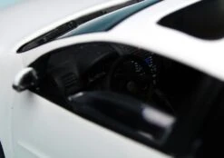 Schuco VW Golf V (2003) "Concept White" -Mini Auto Verkauf 004684 Schuco VW Golf V 2003 Concept White z4