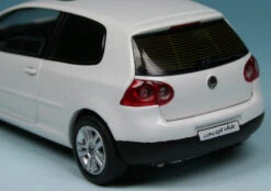 Schuco VW Golf V (2003) "Concept White" -Mini Auto Verkauf 004684 Schuco VW Golf V 2003 Concept White z5