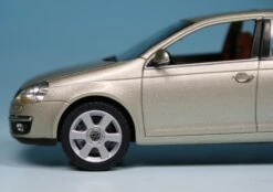 Schuco VW Jetta V (2005) -Mini Auto Verkauf 004731 Schuco VW Jetta V 2005 z4