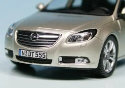 Schuco Opel Insignia Fliessheck (2008) -Mini Auto Verkauf 007266 Schuco Opel Insignia Fliessheck 2008 z3