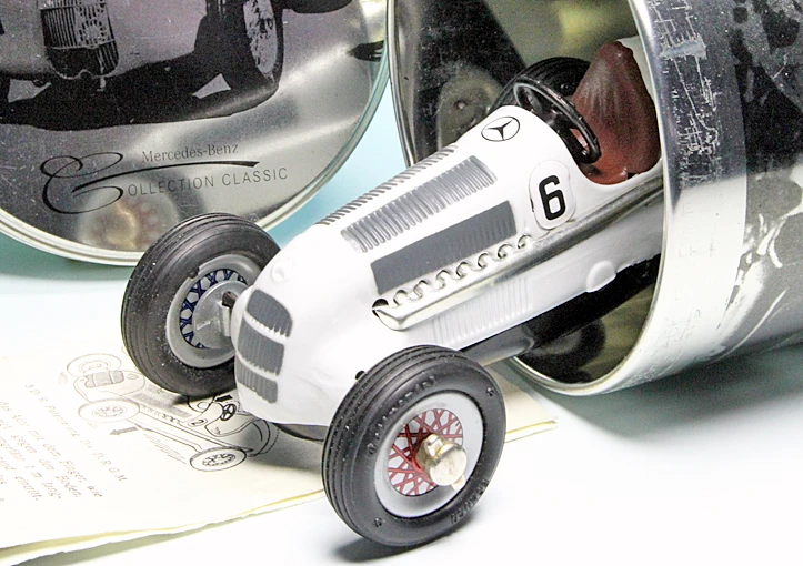 Schuco Mercedes Benz 1936 Rennwagen / Studio I 1050 "Mercedes Benz Collection Classic" 6 Schuco Mercedes Benz 1936 Rennwagen / Studio I 1050 "Mercedes Benz Collection Classic" – Bild 6
