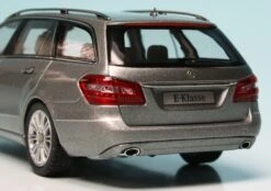 Schuco Mercedes Benz E-Klasse Elegance T-Modell (S212) (2009) "Mercedes Benz Werbemodell" -Mini Auto Verkauf 901106 Schuco Mercedes Benz E Klasse Elegance T Modell S212 2009 Mercedes Werbemodell z6