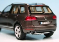 Schuco VW Touareg 4.2 V8 TDI (2010) "Volkswagen Werbemodell" -Mini Auto Verkauf 902032 Schuco VW Touareg 4 2 V8 TDI 2010 Volkswagen Werbemodell z6
