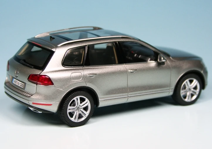 Schuco VW Touareg 4.2 V8 TDI (2010) "Volkswagen Werbemodell" 2 Schuco VW Touareg 4.2 V8 TDI (2010) "Volkswagen Werbemodell" – Bild 2