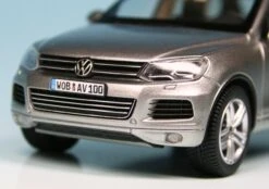 Schuco VW Touareg 4.2 V8 TDI (2010) "Volkswagen Werbemodell" 9 Schuco VW Touareg 4.2 V8 TDI (2010) "Volkswagen Werbemodell" -Mini Auto Verkauf 902034 Schuco VW Touareg 4 2 V8 TDI 2010 Volkswagen Werbemodell z3