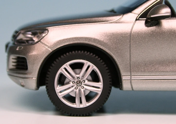 Schuco VW Touareg 4.2 V8 TDI (2010) "Volkswagen Werbemodell" 4 Schuco VW Touareg 4.2 V8 TDI (2010) "Volkswagen Werbemodell" – Bild 4