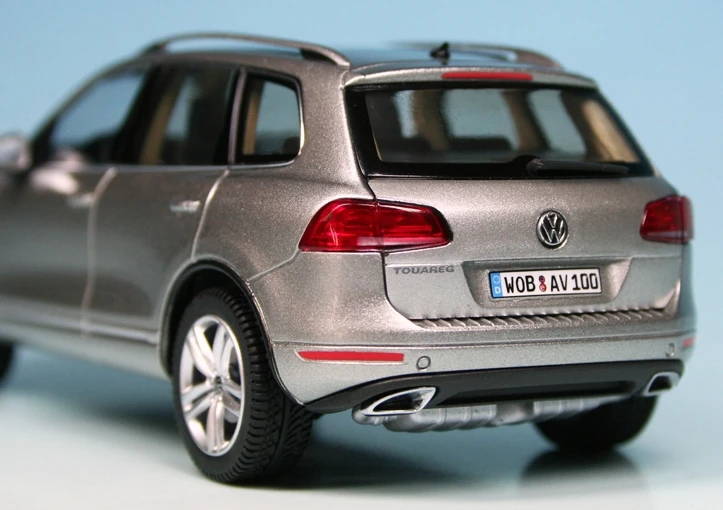 Schuco VW Touareg 4.2 V8 TDI (2010) "Volkswagen Werbemodell" 6 Schuco VW Touareg 4.2 V8 TDI (2010) "Volkswagen Werbemodell" – Bild 6