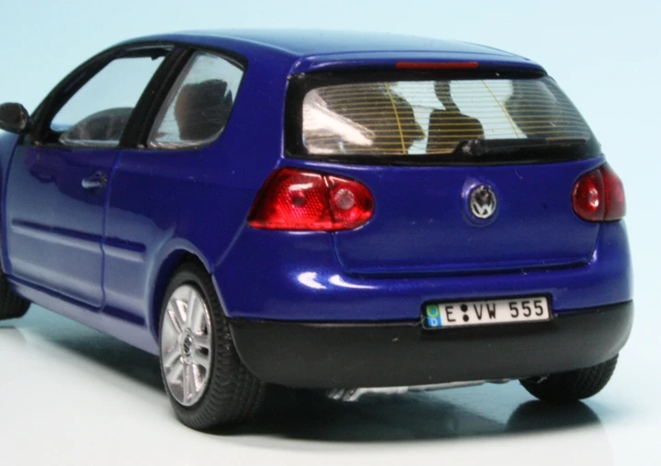 Schuco VW Golf V (2003) "Volkswagen Werbemodell" 6 Schuco VW Golf V (2003) "Volkswagen Werbemodell" – Bild 6