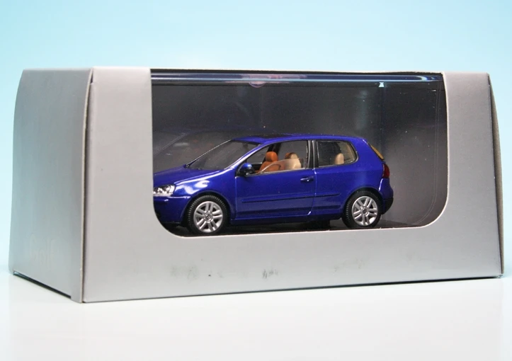 Schuco VW Golf V (2003) "Volkswagen Werbemodell" 7 Schuco VW Golf V (2003) "Volkswagen Werbemodell" – Bild 7