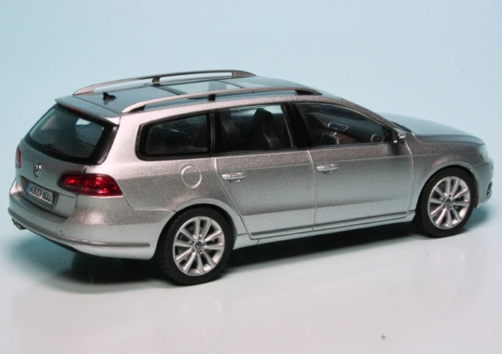 Schuco VW Passat Variant (2010) "Volkswagen Werbemodell" 2 Schuco VW Passat Variant (2010) "Volkswagen Werbemodell" – Bild 2