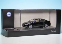 Schuco VW Passat Limousine (2010) "Volkswagen Werbemodell" -Mini Auto Verkauf 902041 Schuco VW Passat Limousine 2010 Volkswagen Werbemodell z7