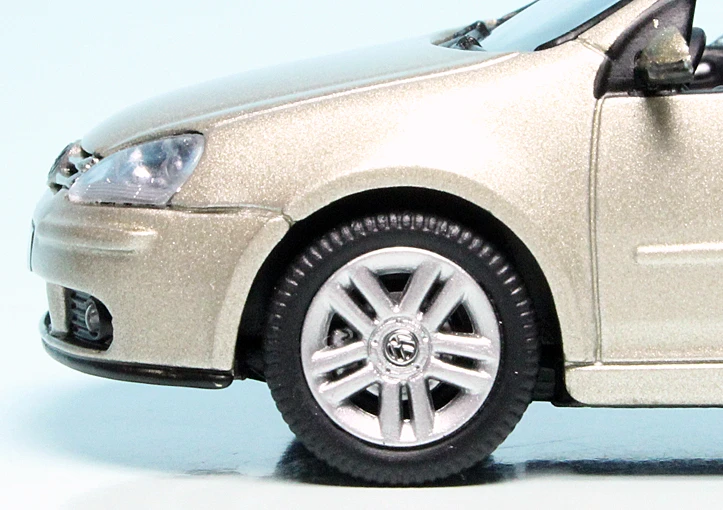 Schuco VW Golf V (2003) "Volkswagen Werbemodell" 4 Schuco VW Golf V (2003) "Volkswagen Werbemodell" – Bild 4