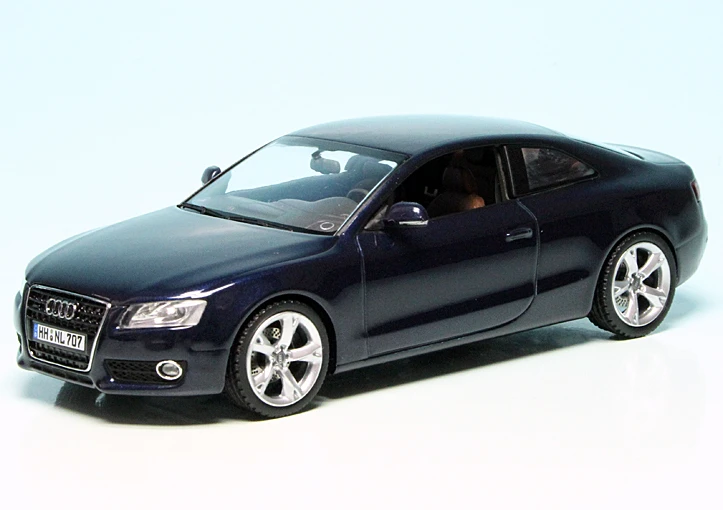 Schuco Audi A5 3.2 Quattro Coupé (2007) "Audi Werbemodell" 1 Schuco Audi A5 3.2 Quattro Coupé (2007) "Audi Werbemodell"