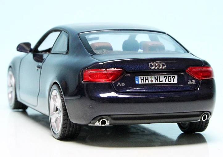 Schuco Audi A5 3.2 Quattro Coupé (2007) "Audi Werbemodell" 6 Schuco Audi A5 3.2 Quattro Coupé (2007) "Audi Werbemodell" – Bild 6